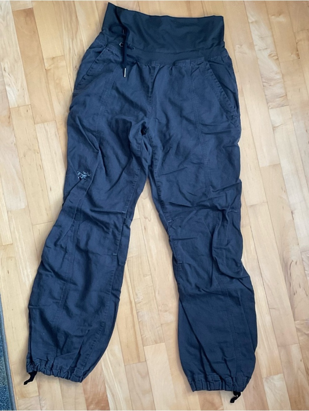 Arc'teryx Women's charcoal relaxed linen pants